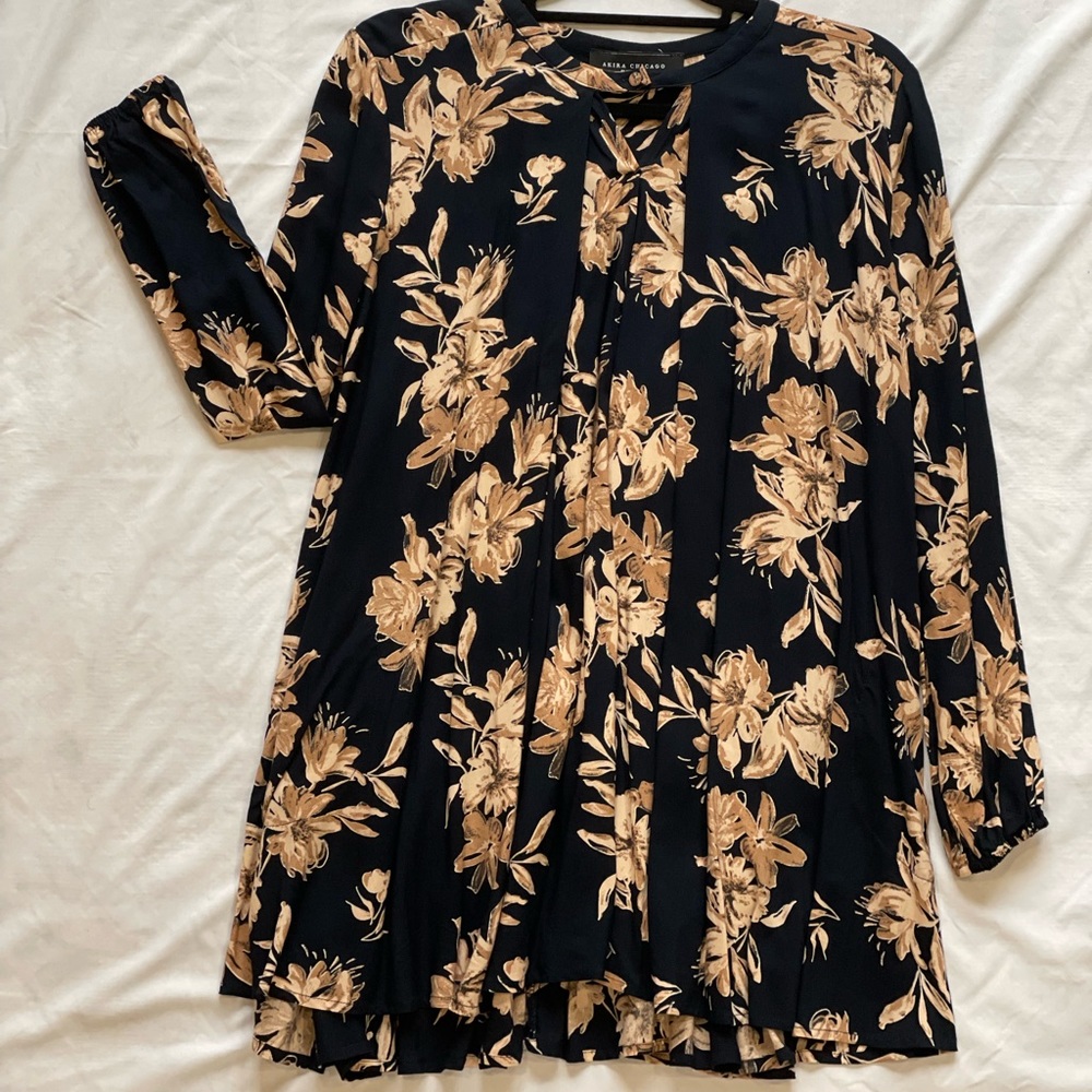 Akira Chicago // Black Label Floral Swing Tunic